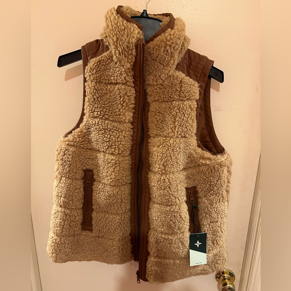 NWT Tuckernuck tan reversible vest